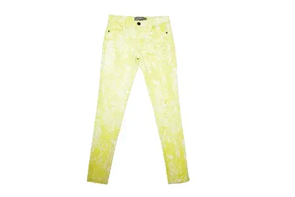 Pantalón cigarette estampado (Basement, $299).