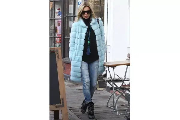 Kate siempre encuentra la manera de destacarse con sus looks