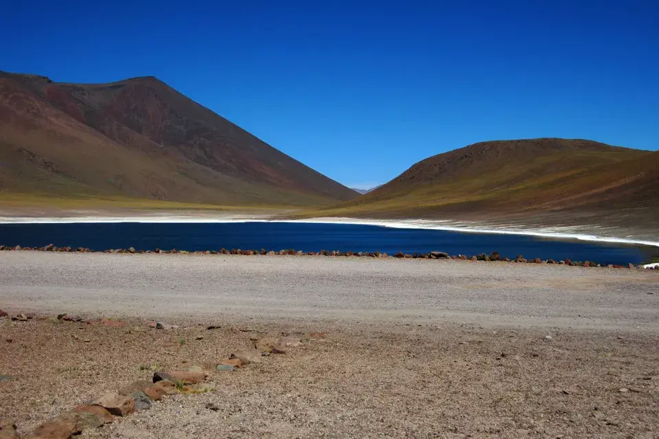 Una postal de la Laguna Miñique.