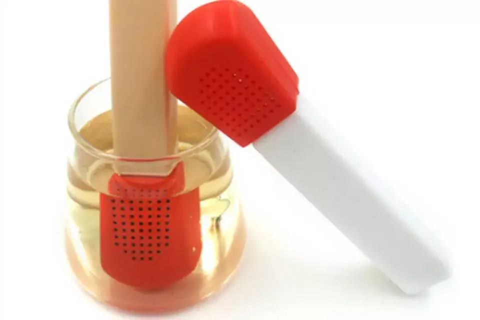 ¿Fósforos para colocar las hebras del té? Muy alocado. Lo bueno es que estamos seguros que no habrá ningún incendio