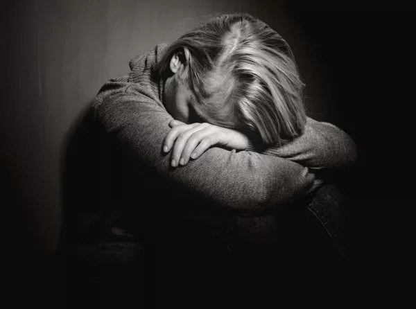 La depresión o pensamientos suicidas son algunas de las consecuencias de una violación (Imagen ilustrativa)