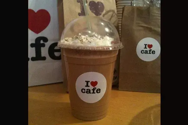 Su especialidad: las distintas variedades de café y los frappé