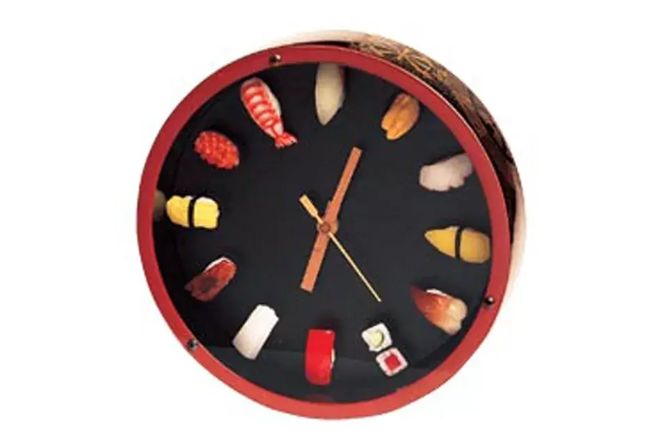 Un reloj en donde el sushi marca la hora