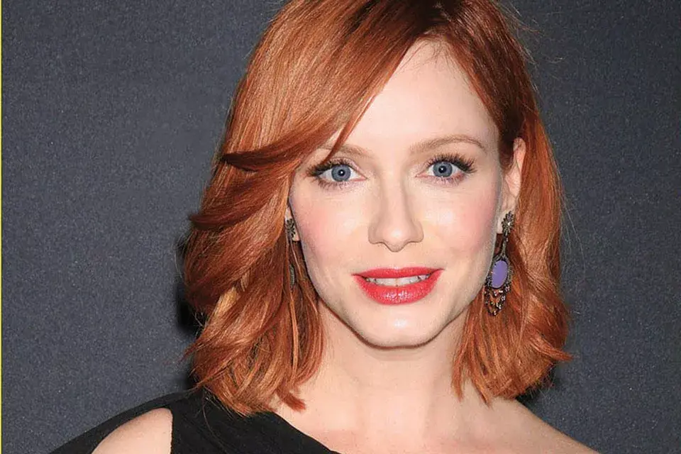 Se hizo famosa al interpretar a Joan Holloway en la serie Mad Men