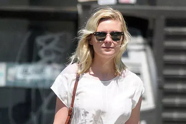 Kirsten Dunst, con un estilo bien natural y muchos reflejos que iluminan el pelo