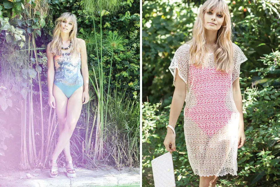 Traje de baño (Caro Cuore, consultar precio), collar de bolones (Besha, $165), plataforma (C est fini, $1400)