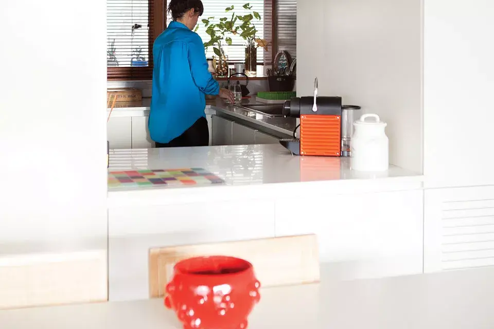 La cocina está integrada al comedor