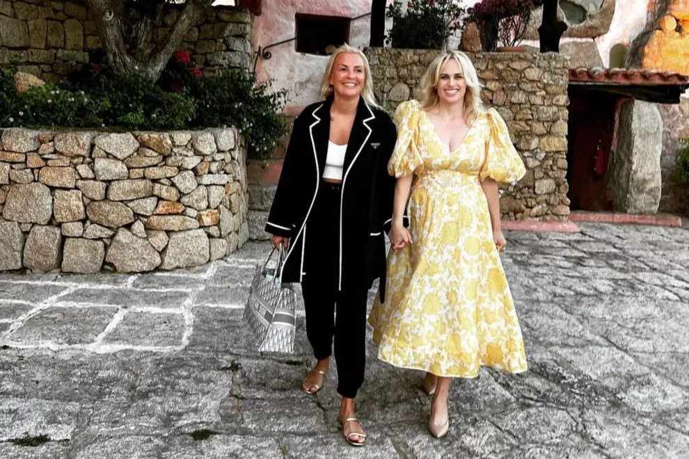 Rebel Wilson y su novia, Ramona Agruma, durante sus vacaciones en Roma. Foto: Instagram
