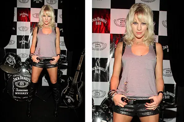 Muy rocker, Virginia da Cuhna estuvo a tono en la inauguración del Jack Daniels Bar en Punta del Este; ¿no tendrá calor con esas maxibotas?