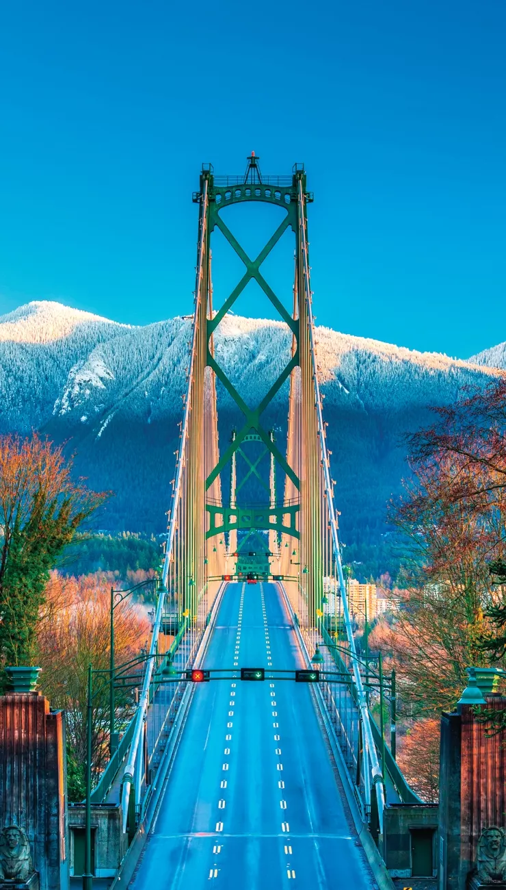 El Lions Gate es uno de los puentes principales que conectan Vancouver con los barrios al norte.
