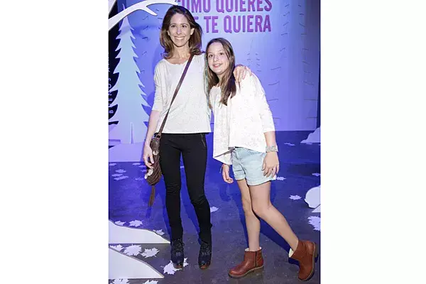 Laura Novoa y su hija Mora no se pierdieron el desfile de Como quieres que te quiera, el preferido de las teen