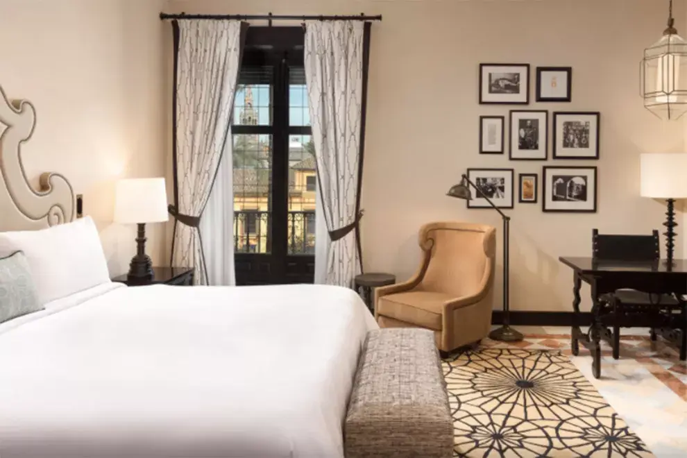 El interior de una de las suites del hotel Alfonso XIII, en Sevilla