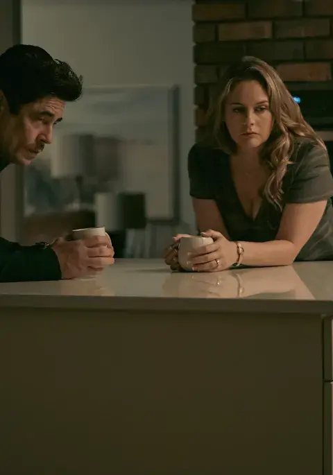 Alicia Silverstone as Judy Nichols, Benicio Del Toro as Tom Nichols (Gutierrez)