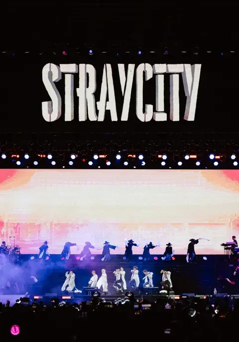 El escenario de stray kids en el Hipódromo de San Isidro