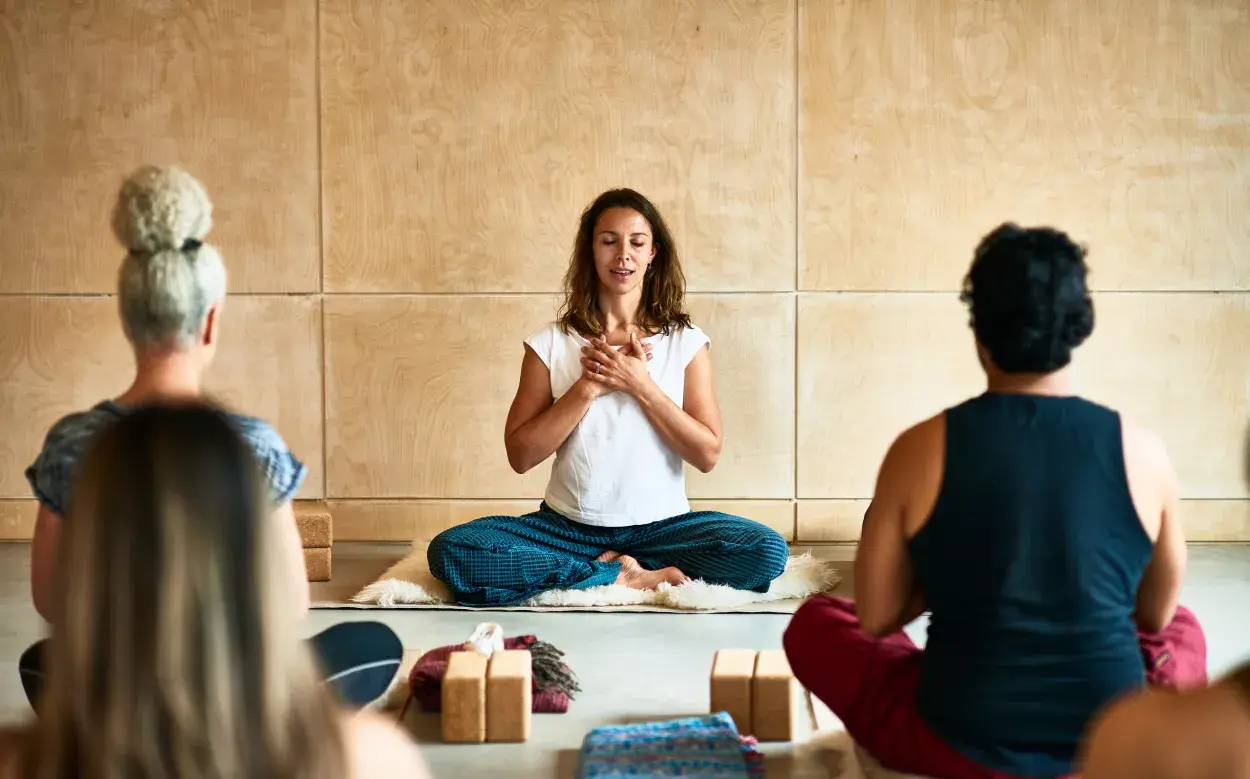 Pilates en pared: 3 ejercicios básicos para hacer en tu casa - Ohlalá