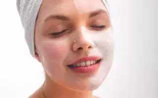 Rutina de belleza facial: ¿cuál es la diferencia entre limpiar y exfoliar la piel? Rutina de belleza facial