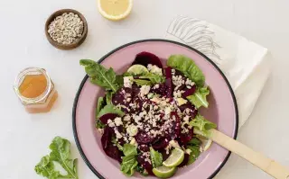 Ensalada de remolacha, rúcula y queso azul