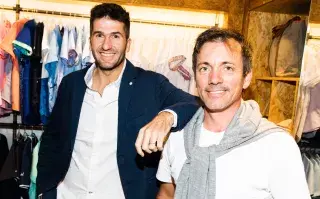 Son amigos y juntos crearon una marca de uniformes para el sector de la salud que hoy es un éxito Joile Álvarez Castro y Sebastián Prado, socios y co fundadores de oh! Wear,