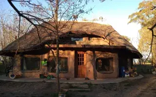 Una construcció que se une con la naturaleza