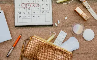 A lo largo del ciclo menstrual cambian nuestras hormonas, nuestra energía, nuestra fuerza, nuestro apetito… y sin embargo, durante años se nos enseñó a entrenar, rendir y comer siempre de la misma manera.