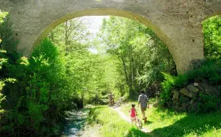 Vacaciones: tres destinos ideales para viajar con hijos Santa Rosa de Calamuchita, en Córdoba, un destino para vacacionar con niños