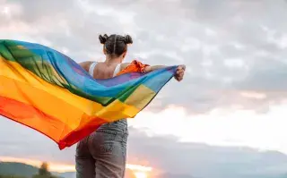 Terapia hormonal en la adolescencia: ¿en qué consiste? Transgénero: el 98% de los adolescentes que inician tratamientos hormonales los continúan en la adultez.