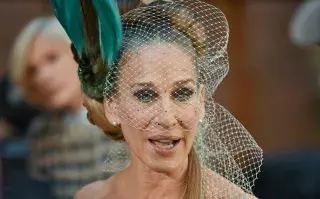Carrie Bradshaw rescata uno de los vestidos más icónicos de Sex and the City.