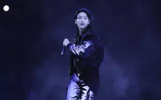 Jungkook de BTS durante la ceremonia de apertura.