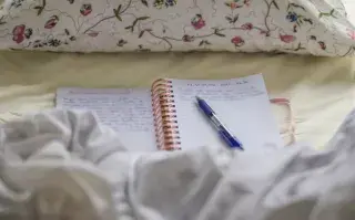 ¿Por qué se recomienda llevar un diario con notas sobre el ciclo menstrual?
