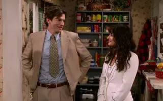 Ashton Kutcher y Mila Kunis en That's 90s Show.