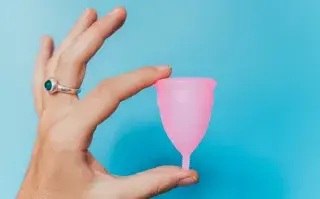 La copa menstrual resulta más económica y más ecológica para la higiene.