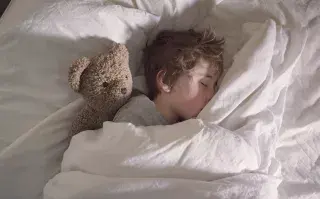 Vacaciones: qué pasa con el sueño de los chicos.