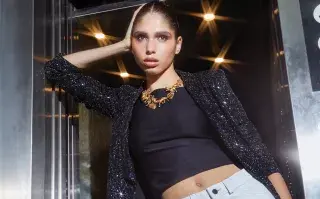 BLAZER (VOTTA, $54.000), TOP Y PANTALóN DE CUERO (SAFRA, $7800 Y $40.000), COLLAR (LA REGUEIRA, $93.000).
