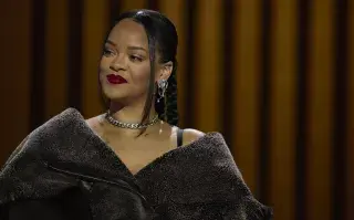 Rihanna durante la presentación del mediotiempo de Apple Music Super Bowl 57.