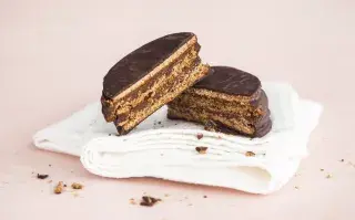 La ANMAT prohibió la venta de un alfajor en todo el país.