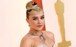 Florence Pugh llegó a los Oscar con un vestido impactante.