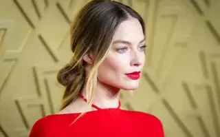 Margot Robbie durante el estreno de Babylon en Roma.