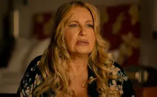 Jennifer Coolidge en la segunda temporada de The White Lotus.