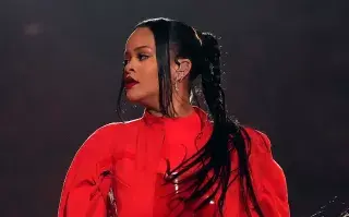 Rihanna durante su presentación en el Super Bowl LVII.