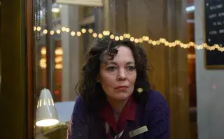 Olivia Colman brilla como la protagonista de Imperio de luz.