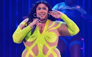 Exbailarinas de Lizzo la demandan por presunto acoso sexual.