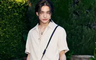 Hyunjin fue uno de los invitados en el desfile de Donatella Versace y Dua Lipa.