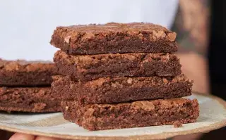 Receta de brownie saludable con tres ingredientes.