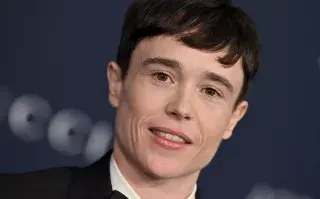 Elliot Page escribió sus memorias: cuándo supo que era transgénero En 2020, Elliot Page cambió su nombre, cortó su cabello y se sometió a una operación de mamas para lucir más masculino.