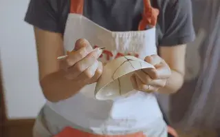 Hay una fábula que explica muy bien qué nos sucede con las heridas emocionales: la fábula o técnica de Kintsugi.