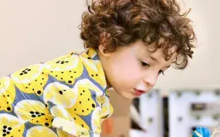Max Alexander: ¿quién es el chico de 7 años que diseña vestidos de lujo? Max Alexander tiene 7 años y diseña vestidos desde los 4.