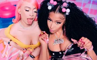 Nicki Minaj e Ice Spice interpretan "Barbie World" para la película Barbie.