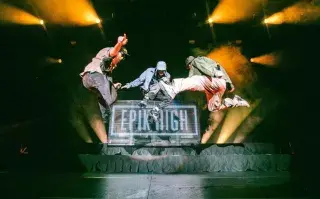 Epik High durante su recital en Sacramento.