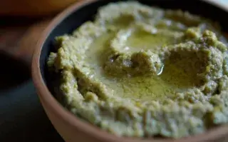 Cómo hacer hummus de arvejas: una receta súper fácil, rica y que no falla Cómo hacer el hummus de arvejas.