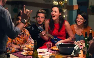 Crashing, una de las series inglesas de Netflix que te recomendamos.